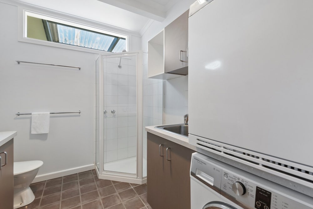 Spacious Coastal 4-bed Steps From the Sand