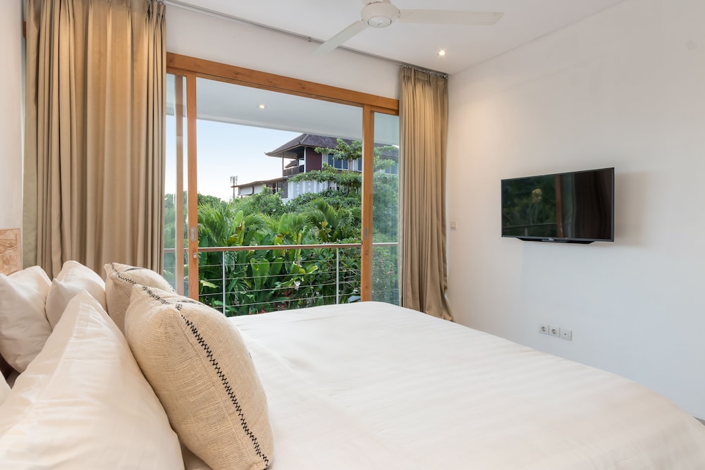 Beautiful Boho-chic 4br Tropical Villa in Pererenan Canggu