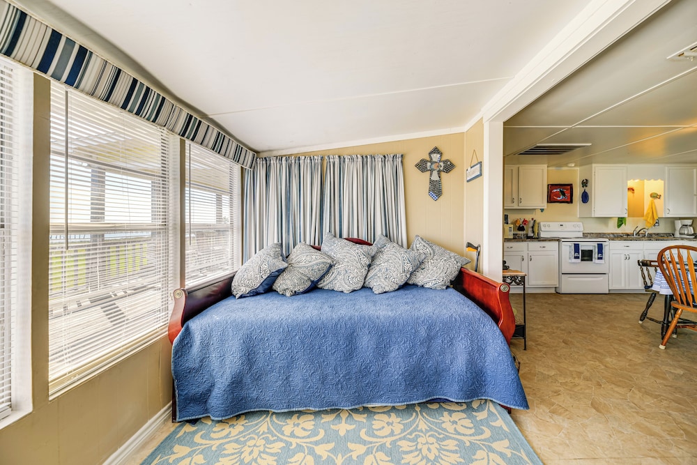 Powderhorn Lake House w/ Grill + Water Views!