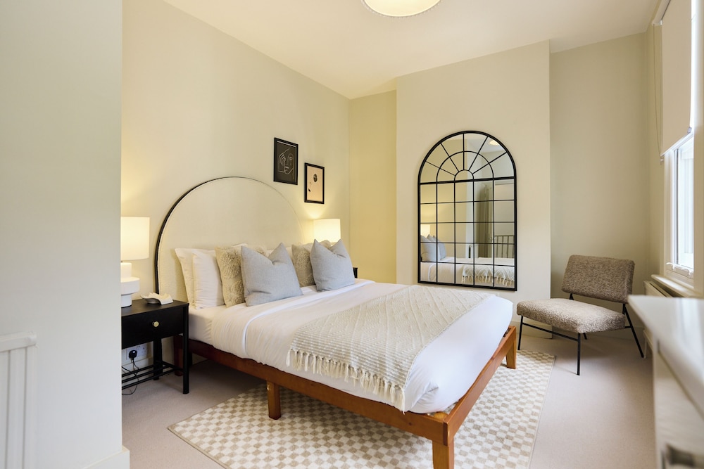 The Earlsfield Flat