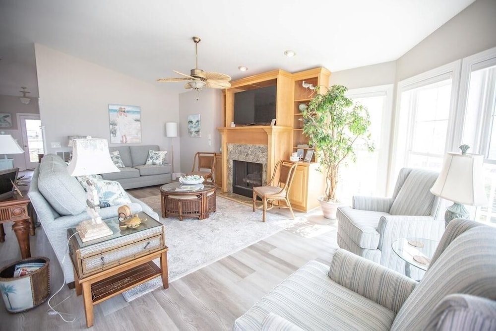 Paw-paw's Place 6 Bedroom Home by RedAwning