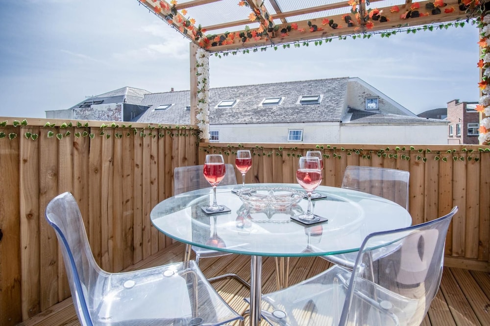Skyfall - 2 Bedroom Apartment - Milford Haven