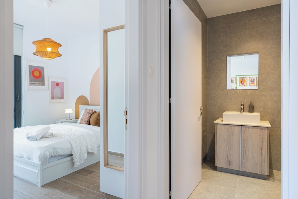 Lunette Artful 1-BR Apartment in Larnaca