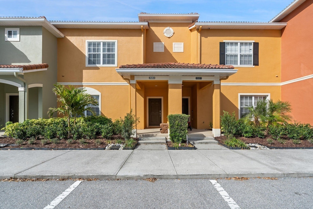 8963 Majesty Palm Rd