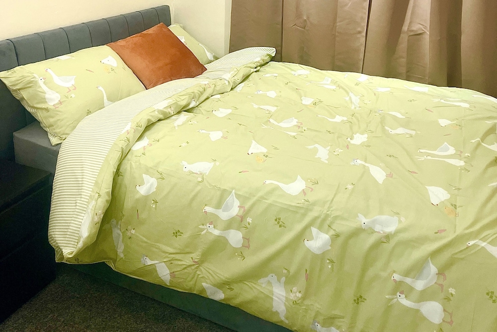 House - Sleeps 9 - Garden - Pet Friendly - Parking