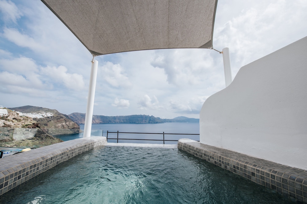 Virginia's Cave Villas