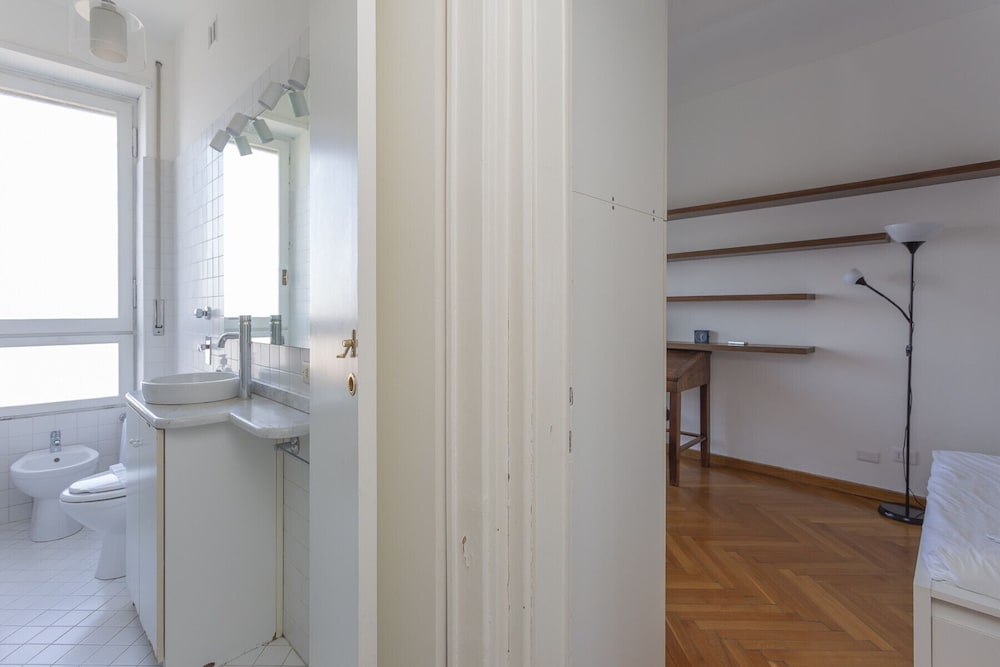 Skyline view Biancamano 1 bdr with balcony by Rentopolis