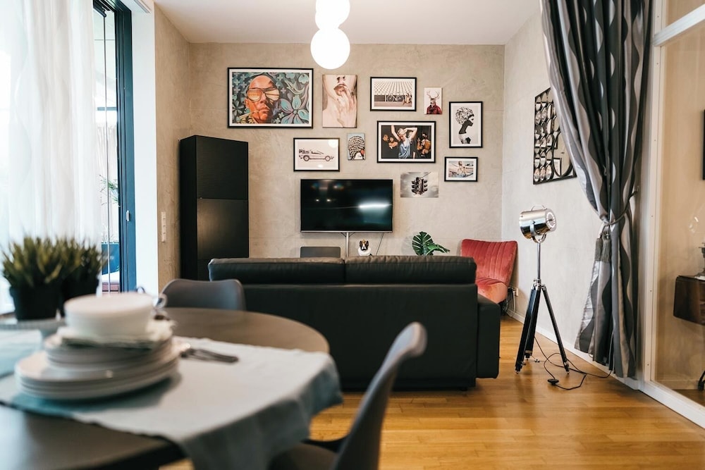 YoHome - Luxury Downtown Apartment