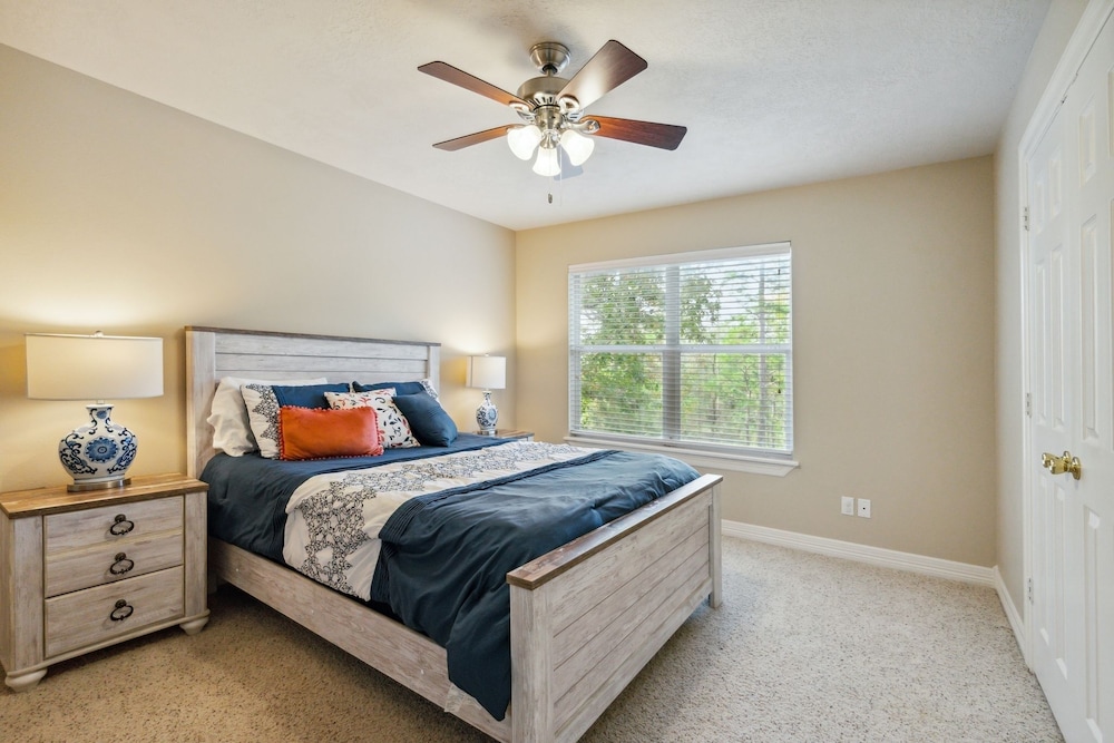 Wooded Lake Retreat 3 Bedroom Home