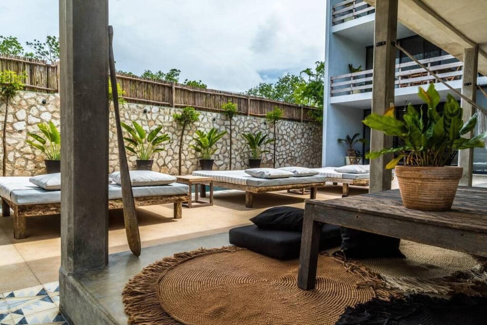 Elegant 2-br Flat Near Downtown Tulum Area view 3
