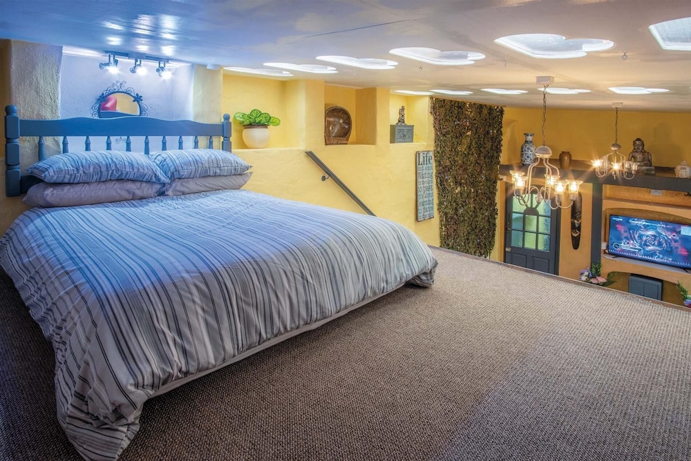 Clouds - 1 Bedroom Holiday Home - Milford Haven