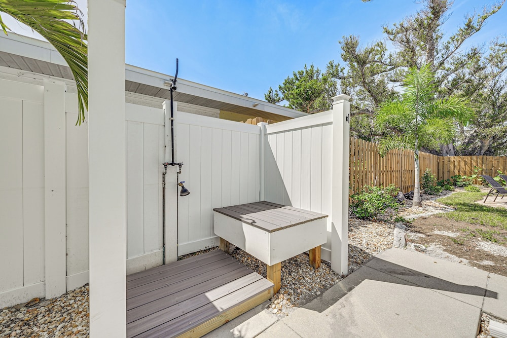 Steps to Englewood Beach: Home w/ Outdoor Oasis!