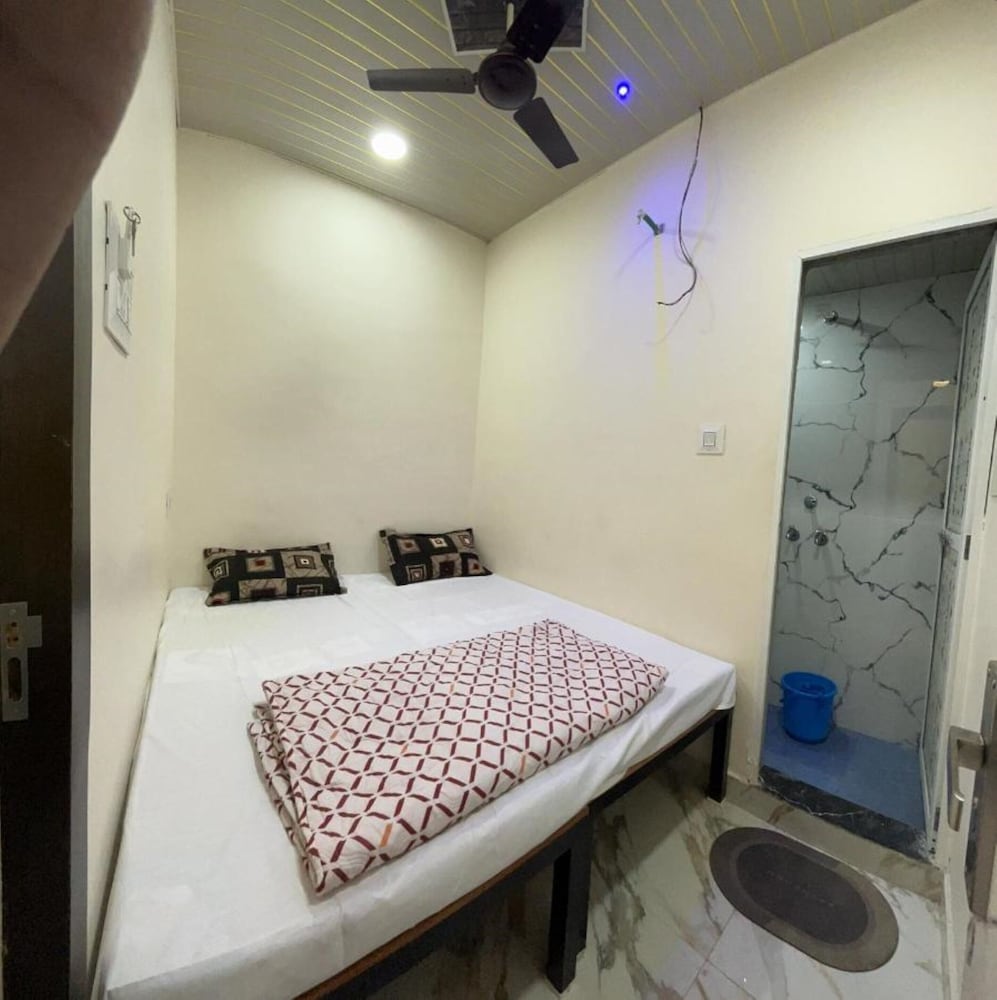 Goroomgo Hotel Winter Ujjain view 4