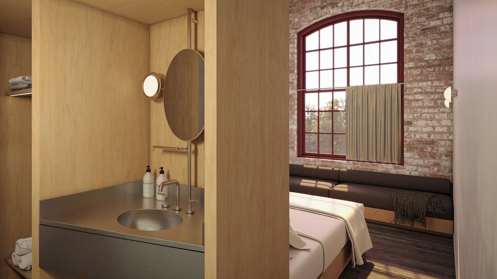 Pocketbook Hotel and Bath