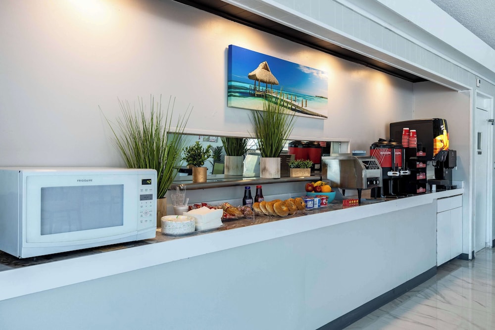 Altamonte Springs Vacations - Developer Inn Orlando North, a Baymont by Wyndham - Property Image 1