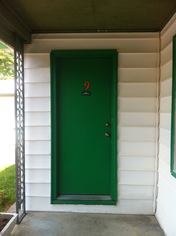 Green Crest Motel