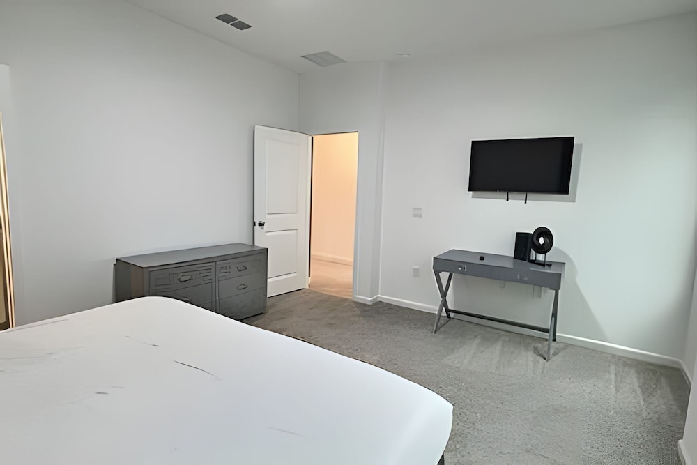 Modern 6BR Villa Heated Pool Solara Resort