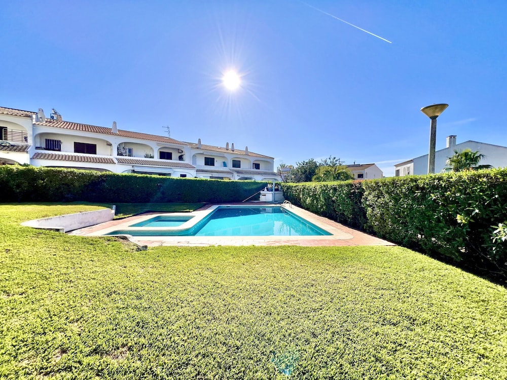 Quarteira Classic 2 With Pool by Homing
