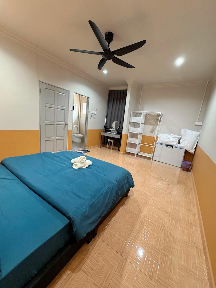 Comfy Tok Sira Home Kuantan 5 BR
