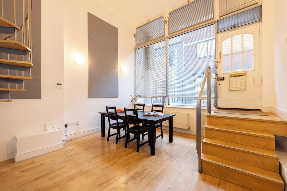 Charming City Retreat in Central London