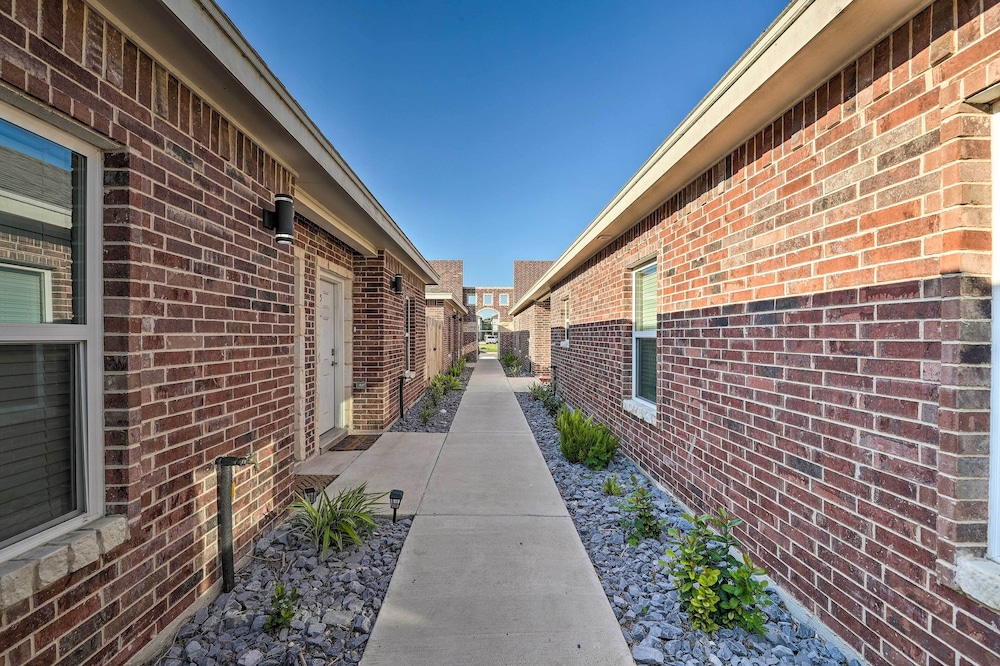 Quiet Edinburg Apartment: Close to Attractions! view 4