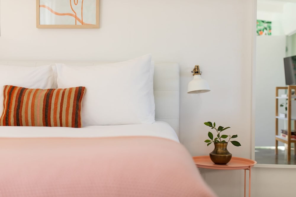 3 Private 1 Bedroom Units at The Wesley Sleeps 12