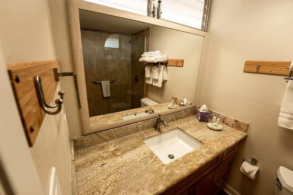 Cozy Studio With Ocean Views AC in Kahana