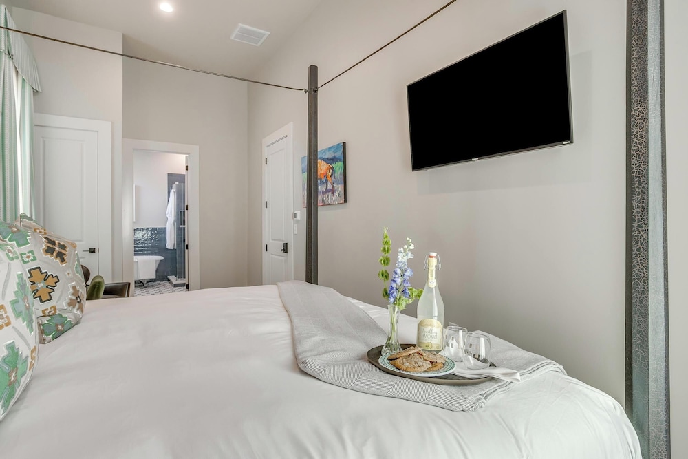 Nutt House Hotel