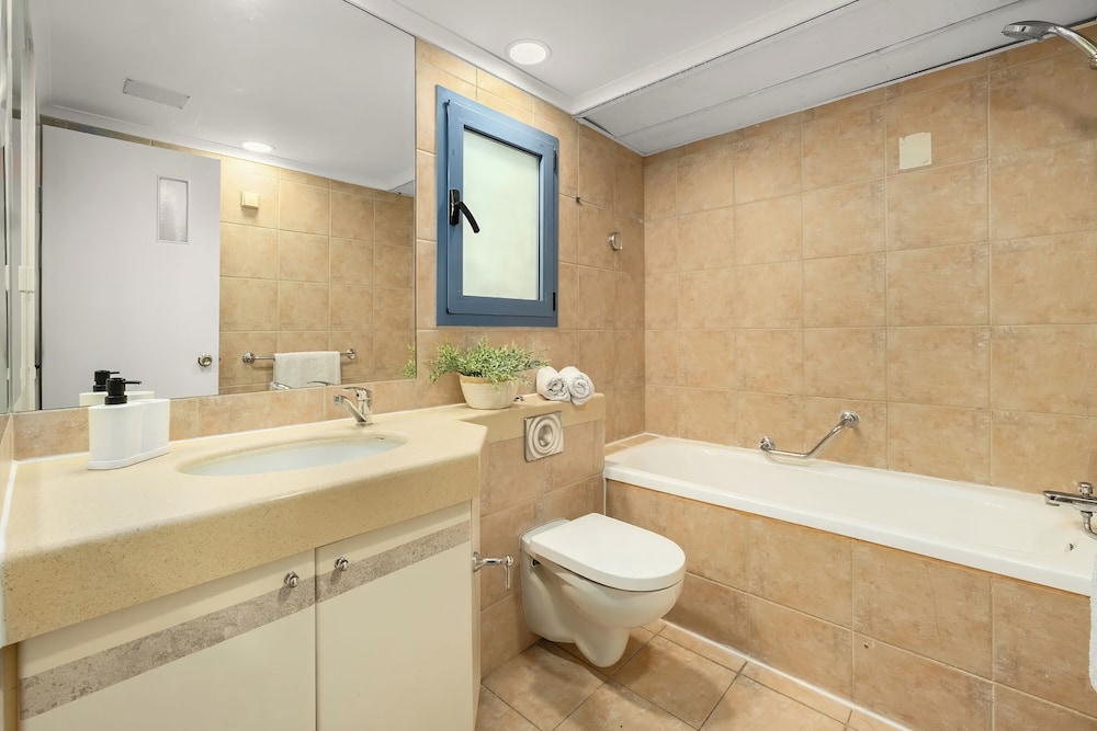 Royal Park Apt Resort by Sea N Rent