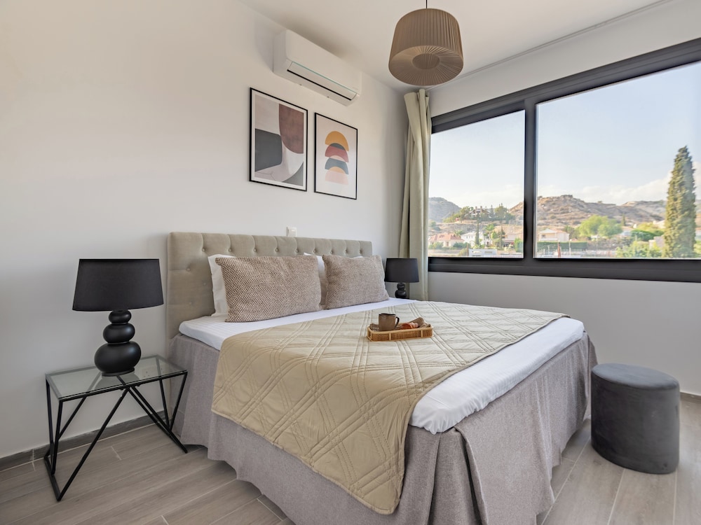 Sanders River Plaza Limassol Apartment