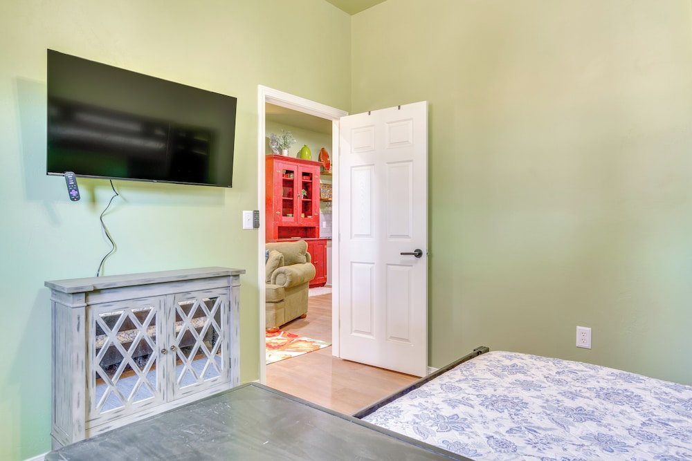 4 Mi to Lazy E Arena: Horse Lover's Haven w/ Grill