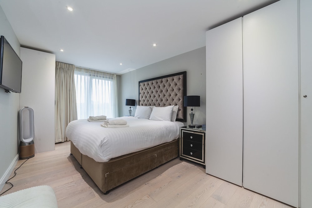 Stylish Three-bedroom Battersea Flat view 4