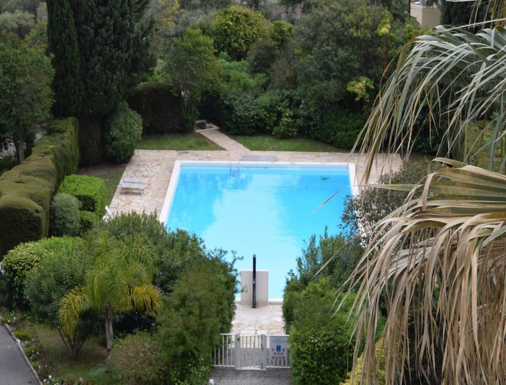 Apartment in Juan-les-pins Near Sandy Beaches