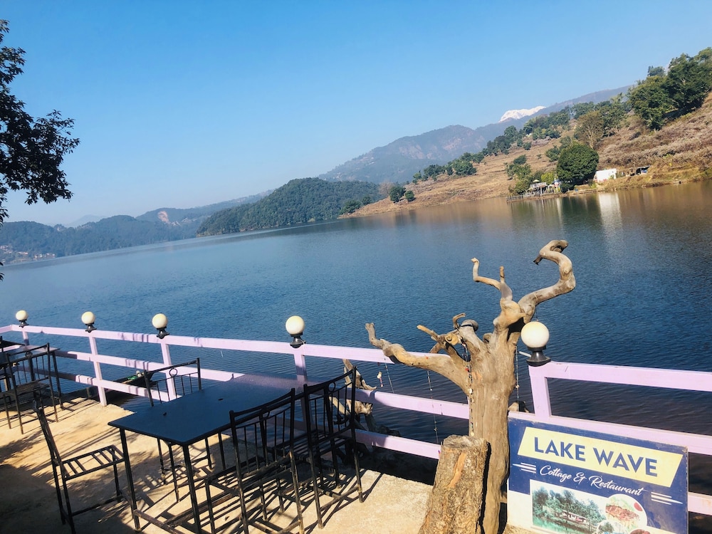 Lake Wave Cottage & Resturent view 3