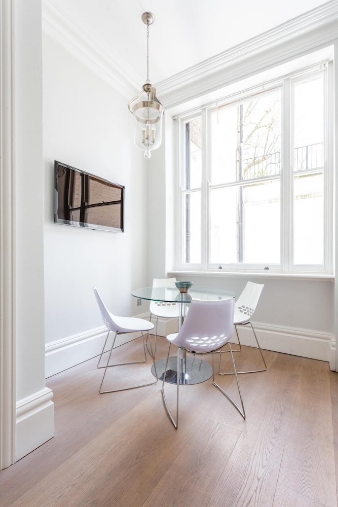 Gledhow Gardens Viii by Onefinestay