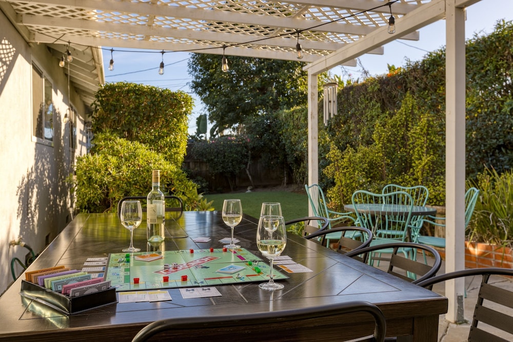 Goleta Getaway by Avantstay Private Backyard 1 5mi to the Beach