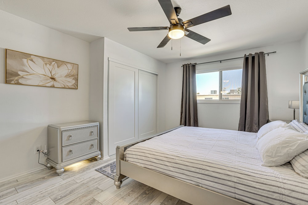 2 Mi to Old Town & Mall: Townhome w/ Pool Access!