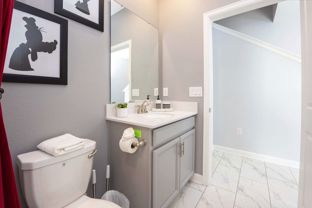 Stunning 4Bd Near Disney w Pool Storey Lake 4369