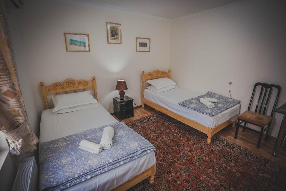Family Guest House Parivash