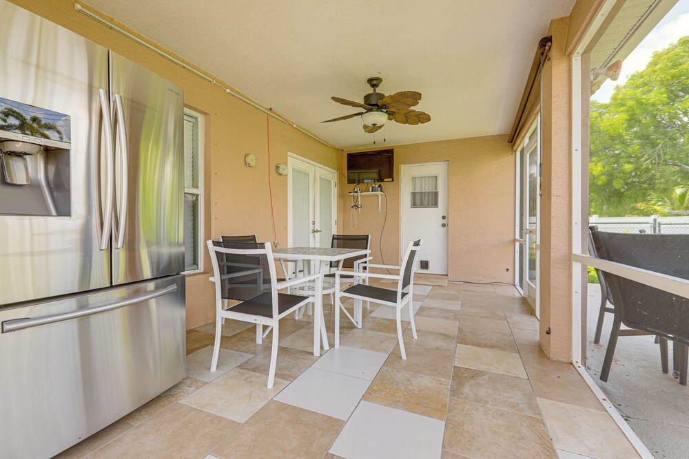 Screened Patio & Hot Tub: Port St Lucie Home!