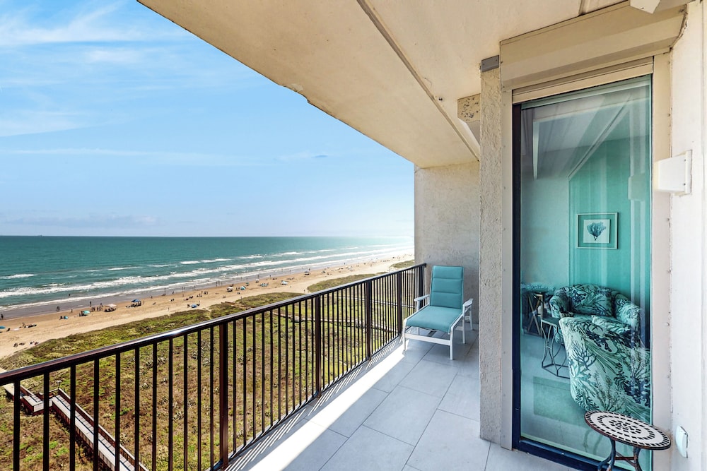 Gorgeous 3BR Penthouse w/ Lanai Facing the Gulf