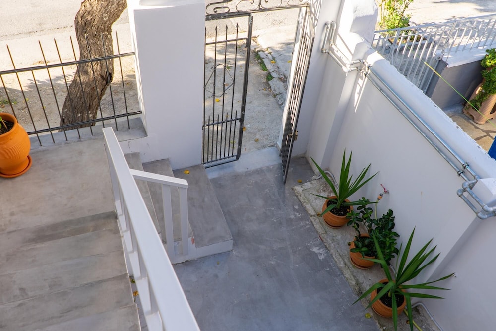 Zalman s Cozy 1 BR Free Wifi Upper Place view 3