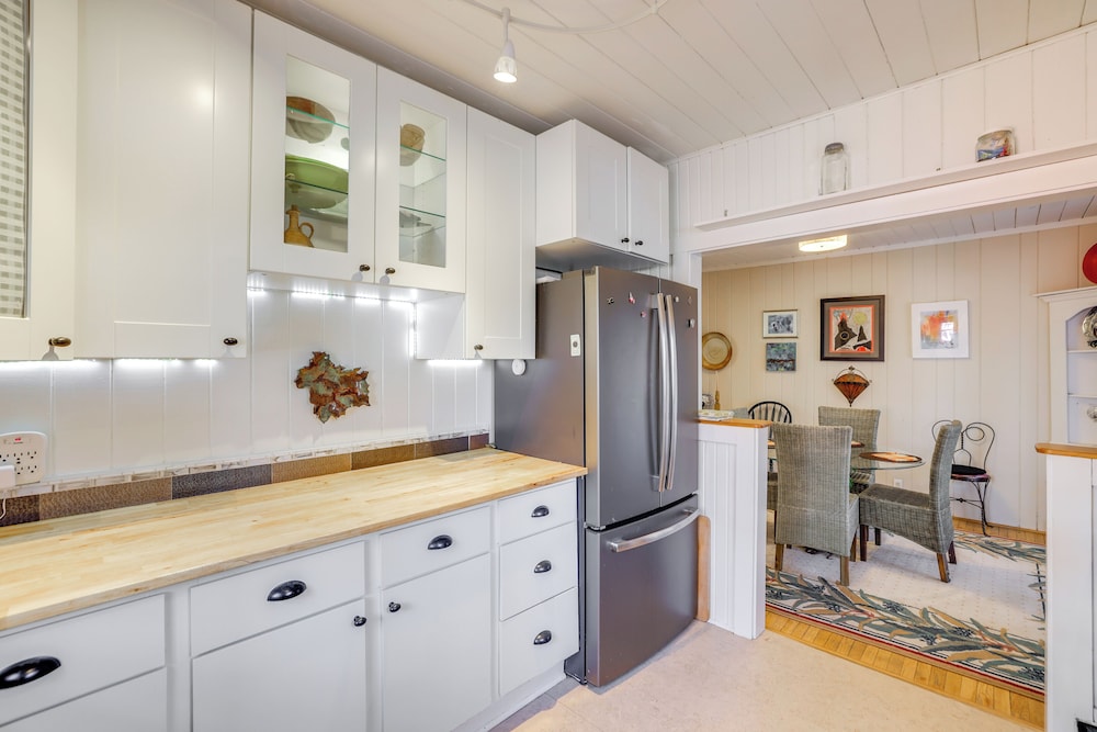 Walk to Downtown: Pet-friendly Cottage in Tyron