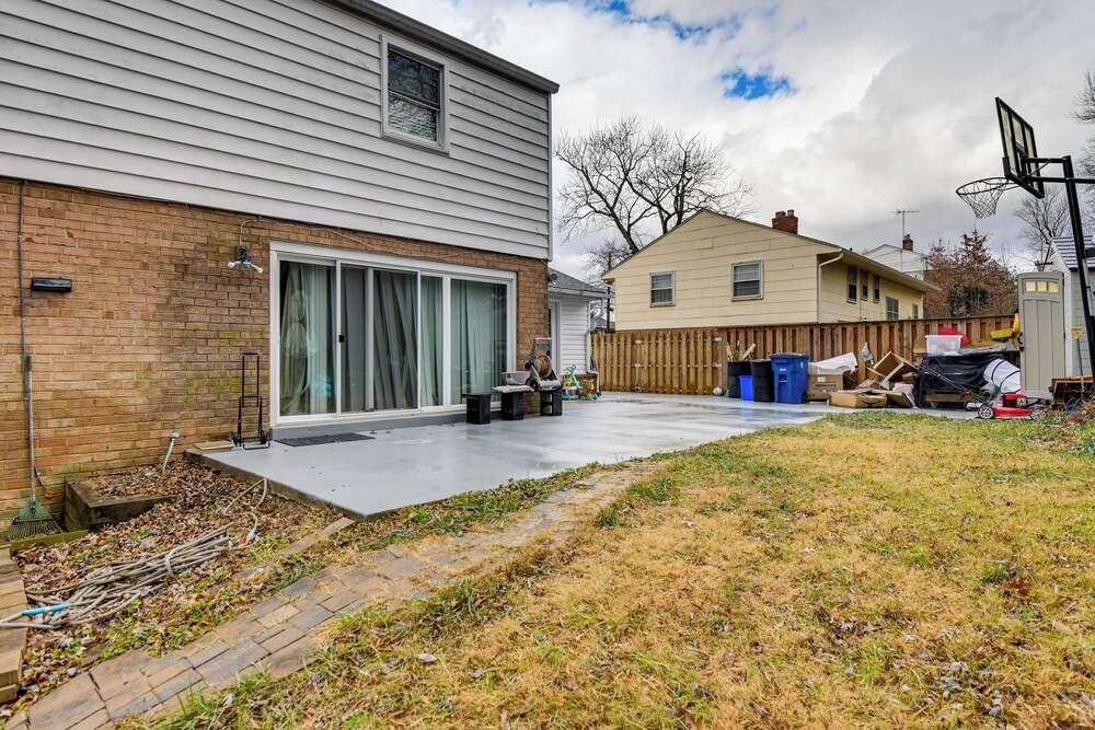 Convenient + Cozy! Apartment in DC Suburbs!