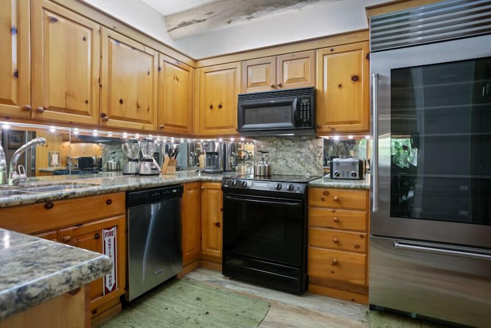 Pine Inn 9 - Two Bedroom with Spa Trail's End Lodge 2 Condo