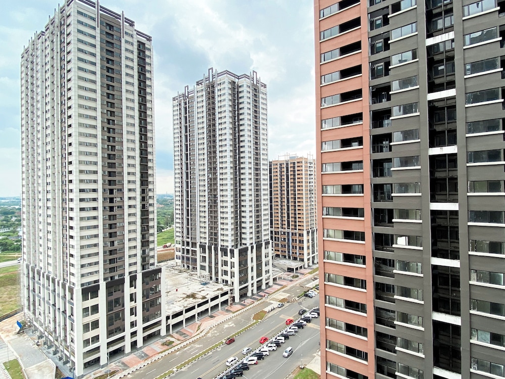 Homey And Warm 2Br At Meikarta Apartment