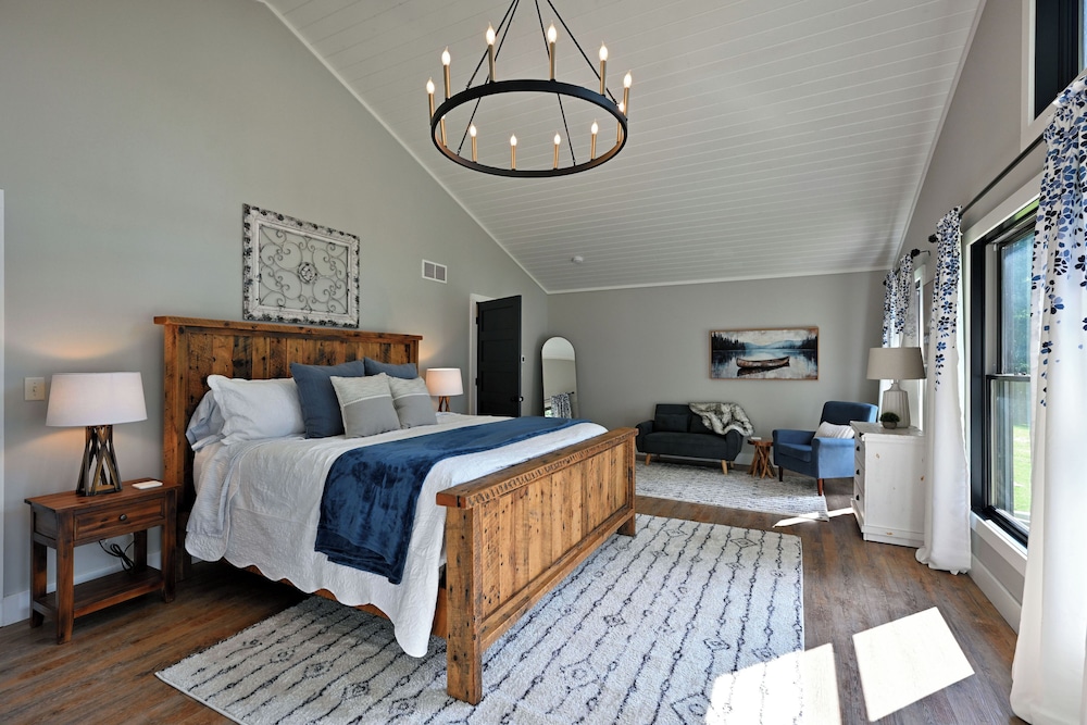 Modern Lakehouse Retreat on Lake Namakagon With Private Hot Tub