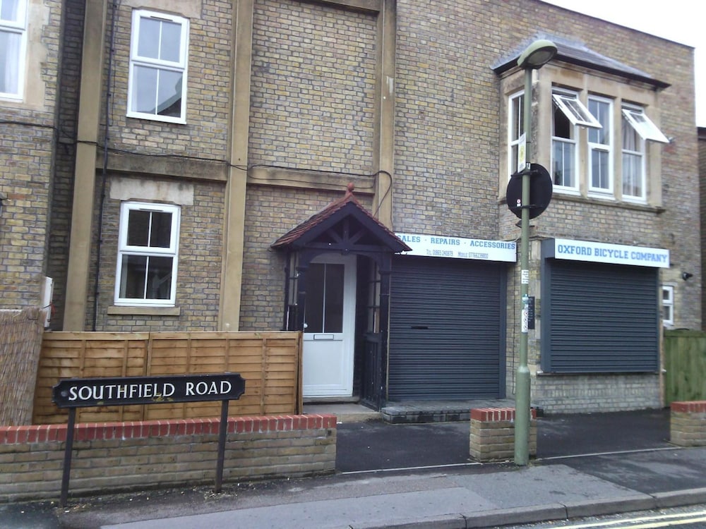 Oxford Vacations - Athena Guest House - Property Image 2