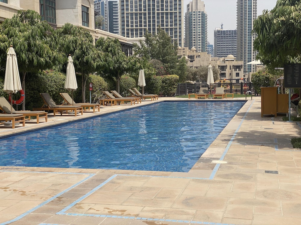 Lux BnB I Souk Al Bahar I Burj Khalifa Views