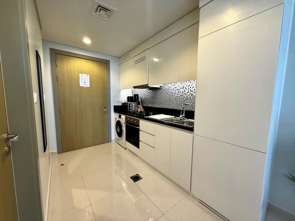 Lux BnB Aykon Tower